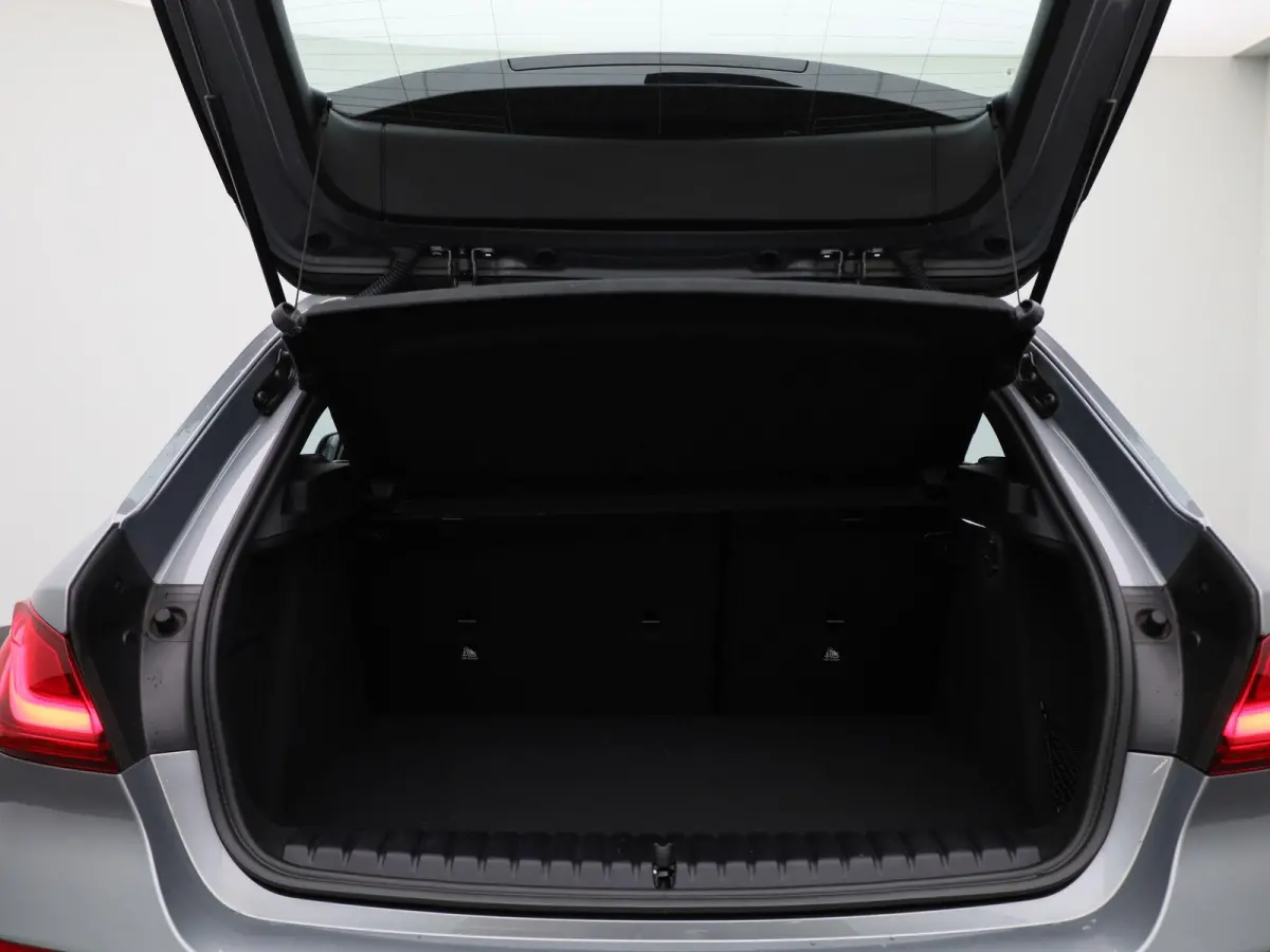 118i Introduction Edition | Aut. | LED | Navi | BMW Live Dashboard | Cruise Control |