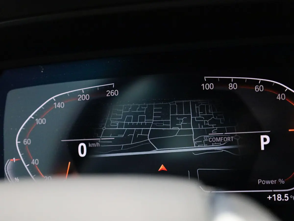 118i Introduction Edition | Aut. | LED | Navi | BMW Live Dashboard | Cruise Control |