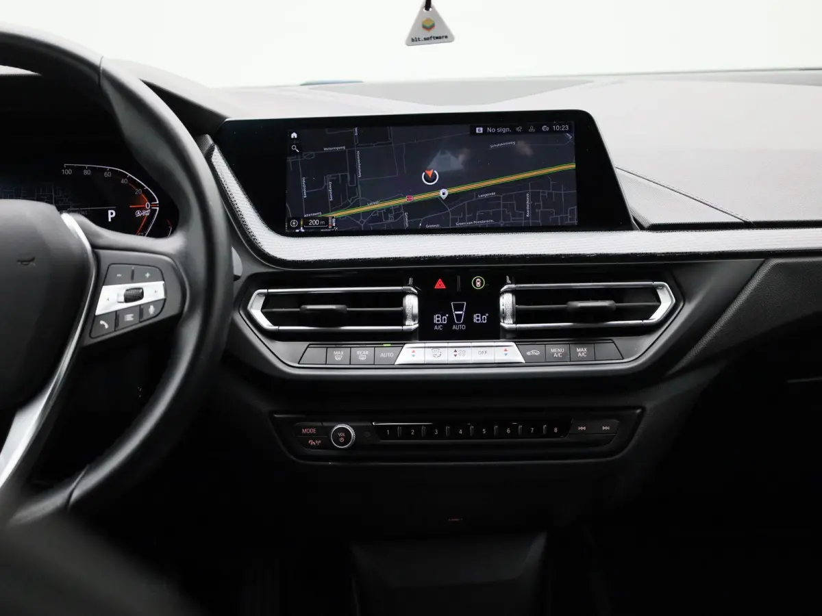 118i Introduction Edition | Aut. | LED | Navi | BMW Live Dashboard | Cruise Control |