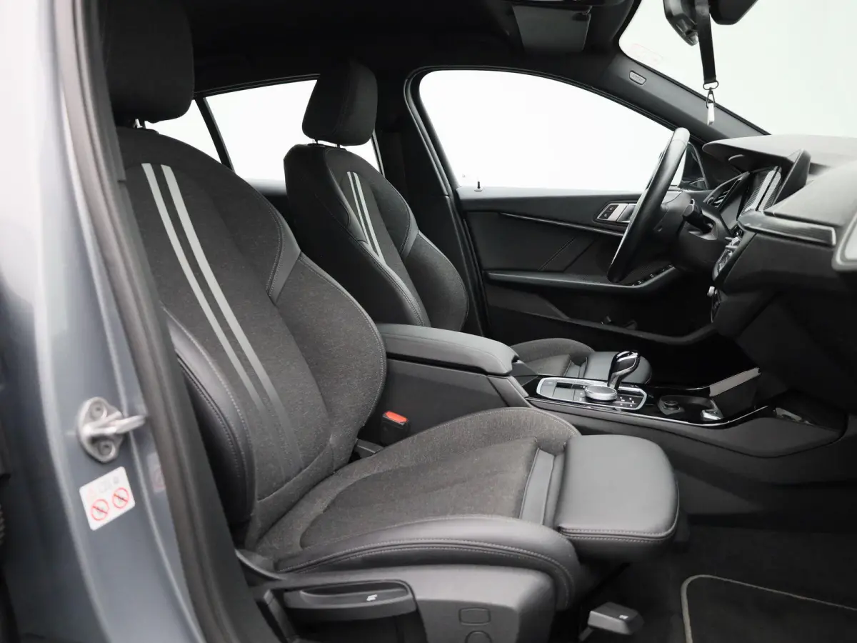 118i Introduction Edition | Aut. | LED | Navi | BMW Live Dashboard | Cruise Control |
