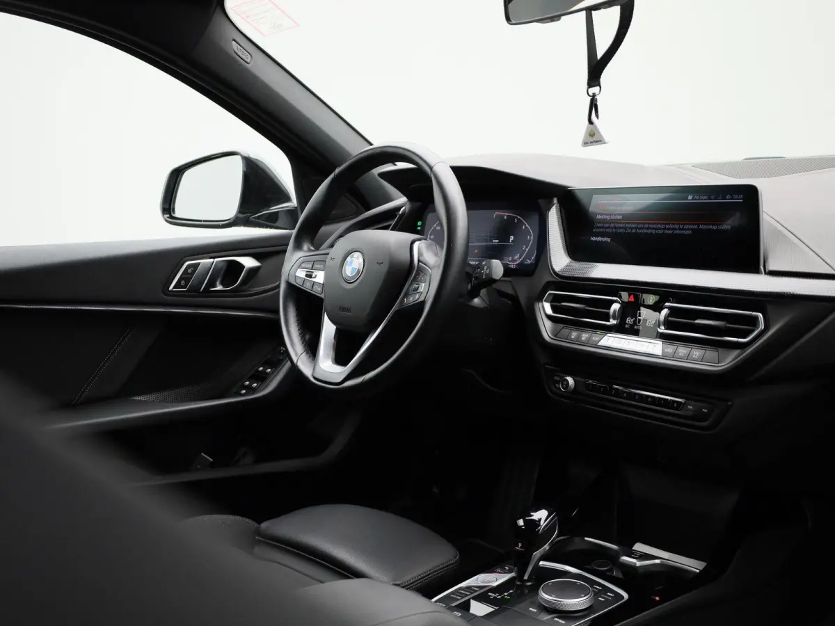 118i Introduction Edition | Aut. | LED | Navi | BMW Live Dashboard | Cruise Control |