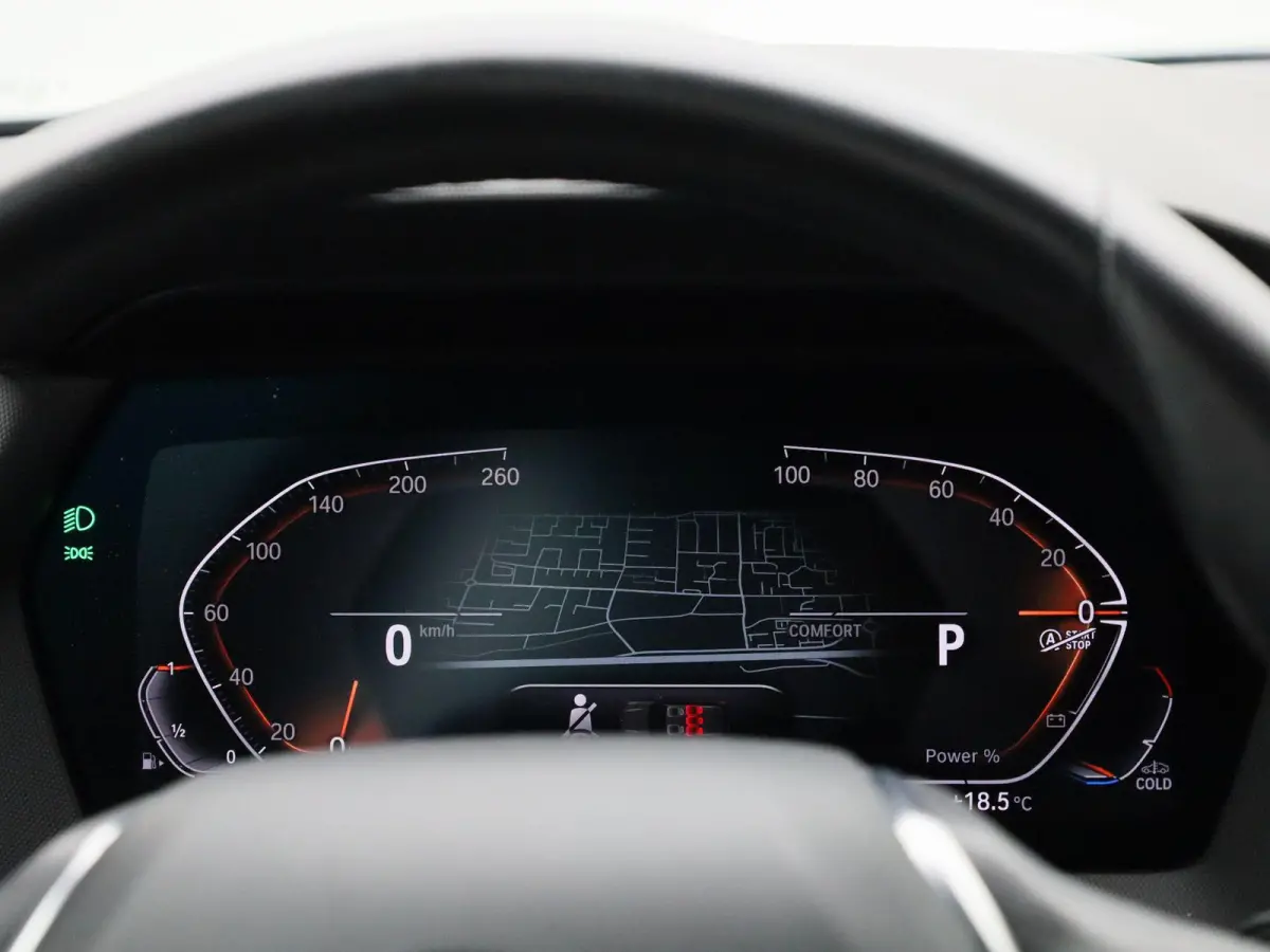 118i Introduction Edition | Aut. | LED | Navi | BMW Live Dashboard | Cruise Control |
