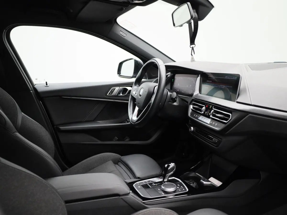 118i Introduction Edition | Aut. | LED | Navi | BMW Live Dashboard | Cruise Control |