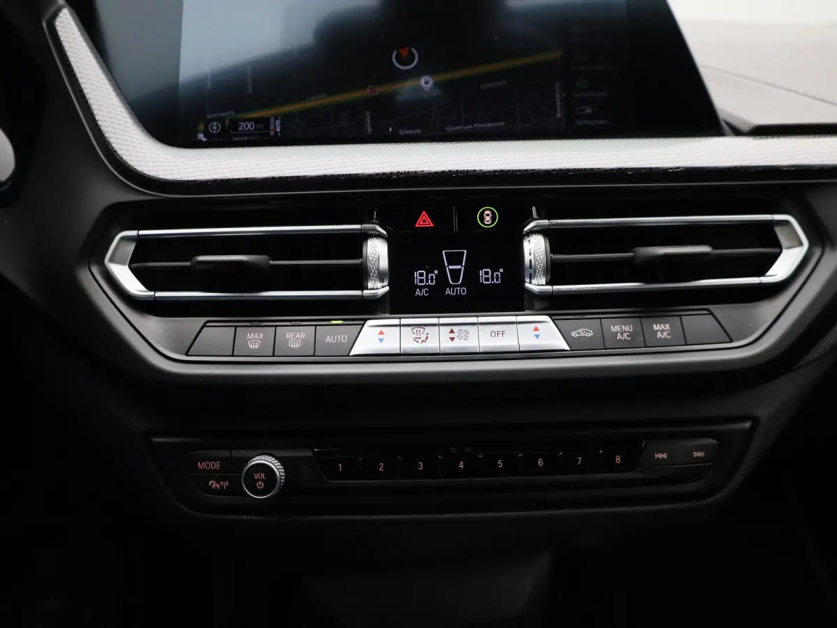118i Introduction Edition | Aut. | LED | Navi | BMW Live Dashboard | Cruise Control |