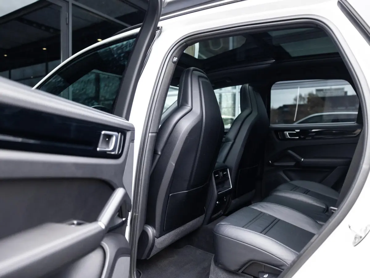 3.0 E-Hybrid Platinum Edition | SPORTDESIGN | SPORTCHRONO | SPORTUITLAATSYSTEEM | PANORAMA/SCHUIF-KANTELDAK | PASM LUCHTVERING | 21 INCH | 18-WEG STOELEN | ACHTERUITRIJCAMERA | ADAPTIVE CRUI