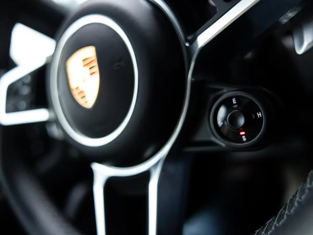 3.0 E-Hybrid Platinum Edition | SPORTDESIGN | SPORTCHRONO | SPORTUITLAATSYSTEEM | PANORAMA/SCHUIF-KANTELDAK | PASM LUCHTVERING | 21 INCH | 18-WEG STOELEN | ACHTERUITRIJCAMERA | ADAPTIVE CRUI