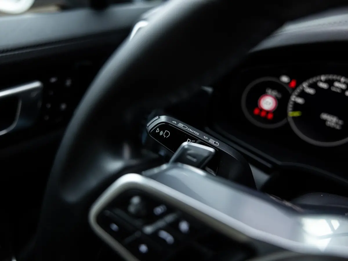 3.0 E-Hybrid Platinum Edition | SPORTDESIGN | SPORTCHRONO | SPORTUITLAATSYSTEEM | PANORAMA/SCHUIF-KANTELDAK | PASM LUCHTVERING | 21 INCH | 18-WEG STOELEN | ACHTERUITRIJCAMERA | ADAPTIVE CRUI