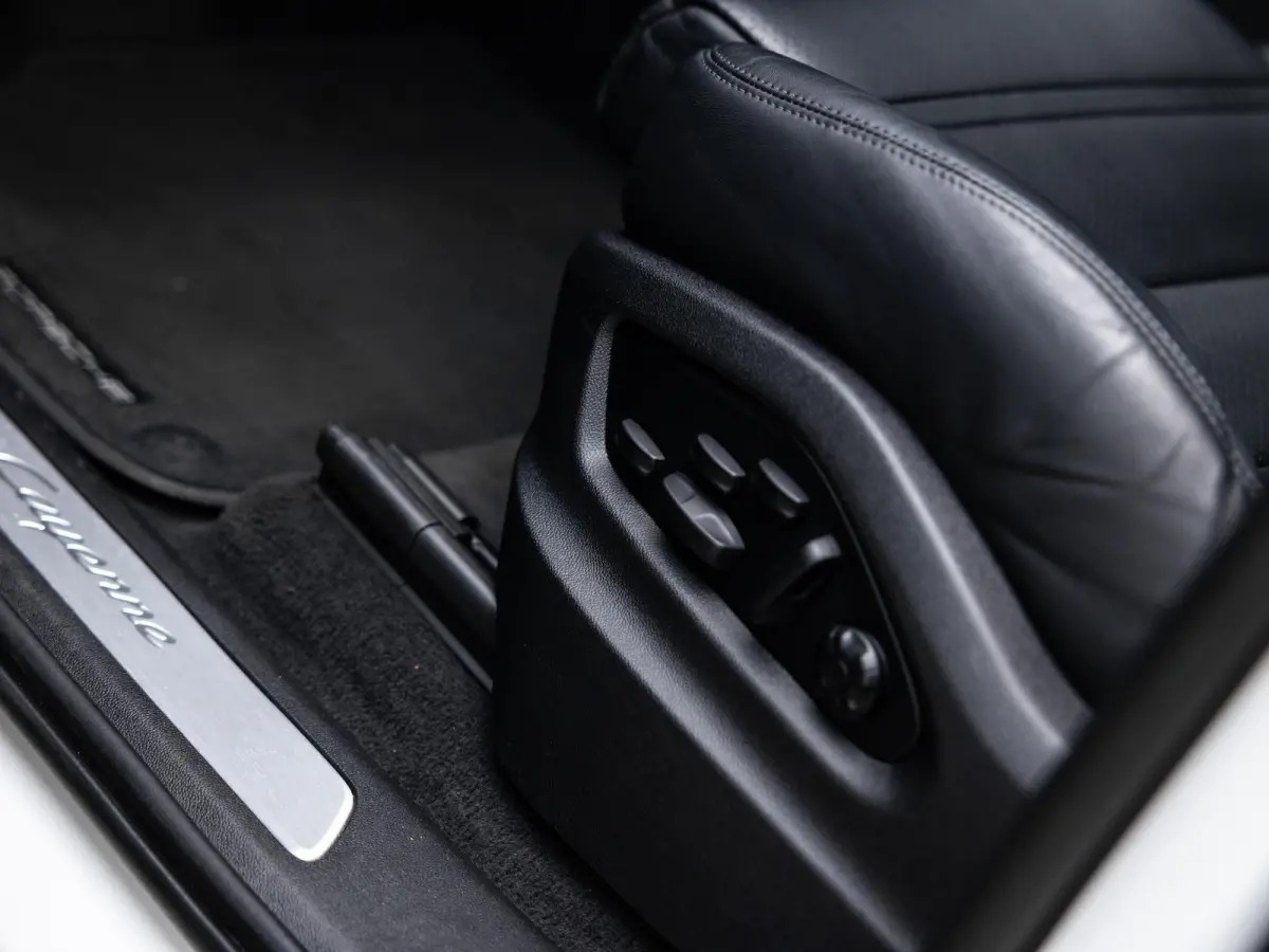 3.0 E-Hybrid Platinum Edition | SPORTDESIGN | SPORTCHRONO | SPORTUITLAATSYSTEEM | PANORAMA/SCHUIF-KANTELDAK | PASM LUCHTVERING | 21 INCH | 18-WEG STOELEN | ACHTERUITRIJCAMERA | ADAPTIVE CRUI