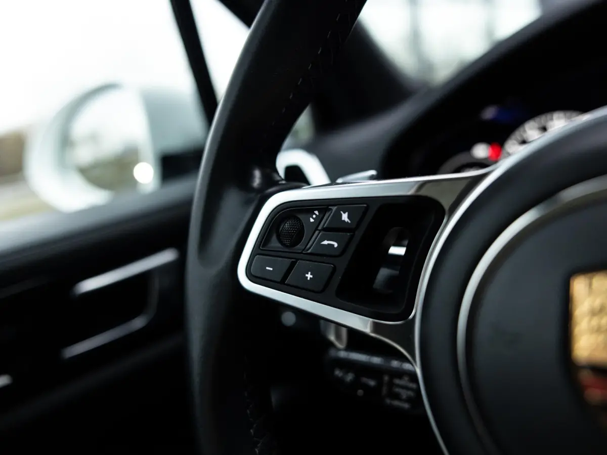 3.0 E-Hybrid Platinum Edition | SPORTDESIGN | SPORTCHRONO | SPORTUITLAATSYSTEEM | PANORAMA/SCHUIF-KANTELDAK | PASM LUCHTVERING | 21 INCH | 18-WEG STOELEN | ACHTERUITRIJCAMERA | ADAPTIVE CRUI