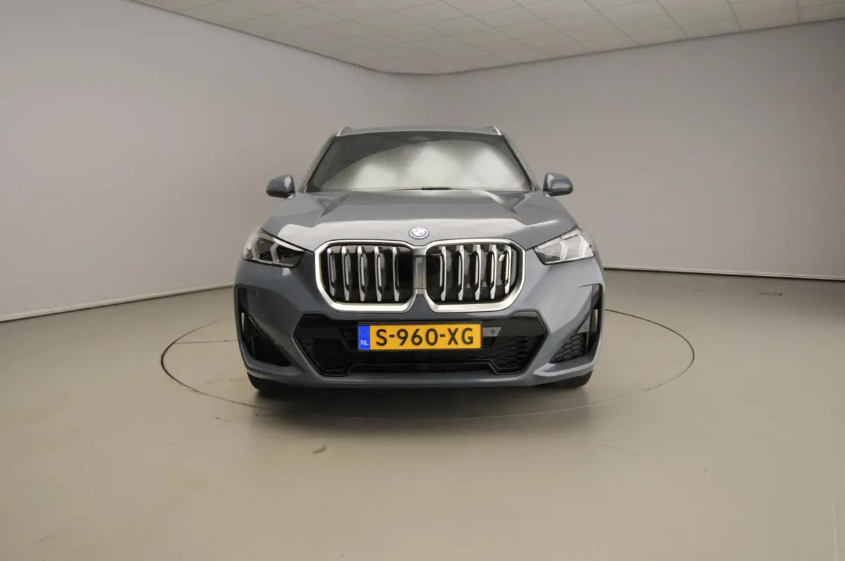 xDrive30 | M-Sportpakket | LED | Navigatie | Active cruise | Stoelverwarming | Keyles go | DAB | Alu 19 inch