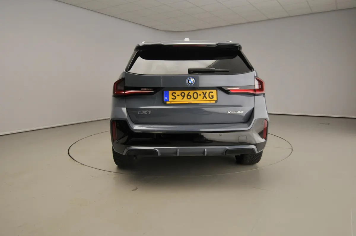 xDrive30 | M-Sportpakket | LED | Navigatie | Active cruise | Stoelverwarming | Keyles go | DAB | Alu 19 inch