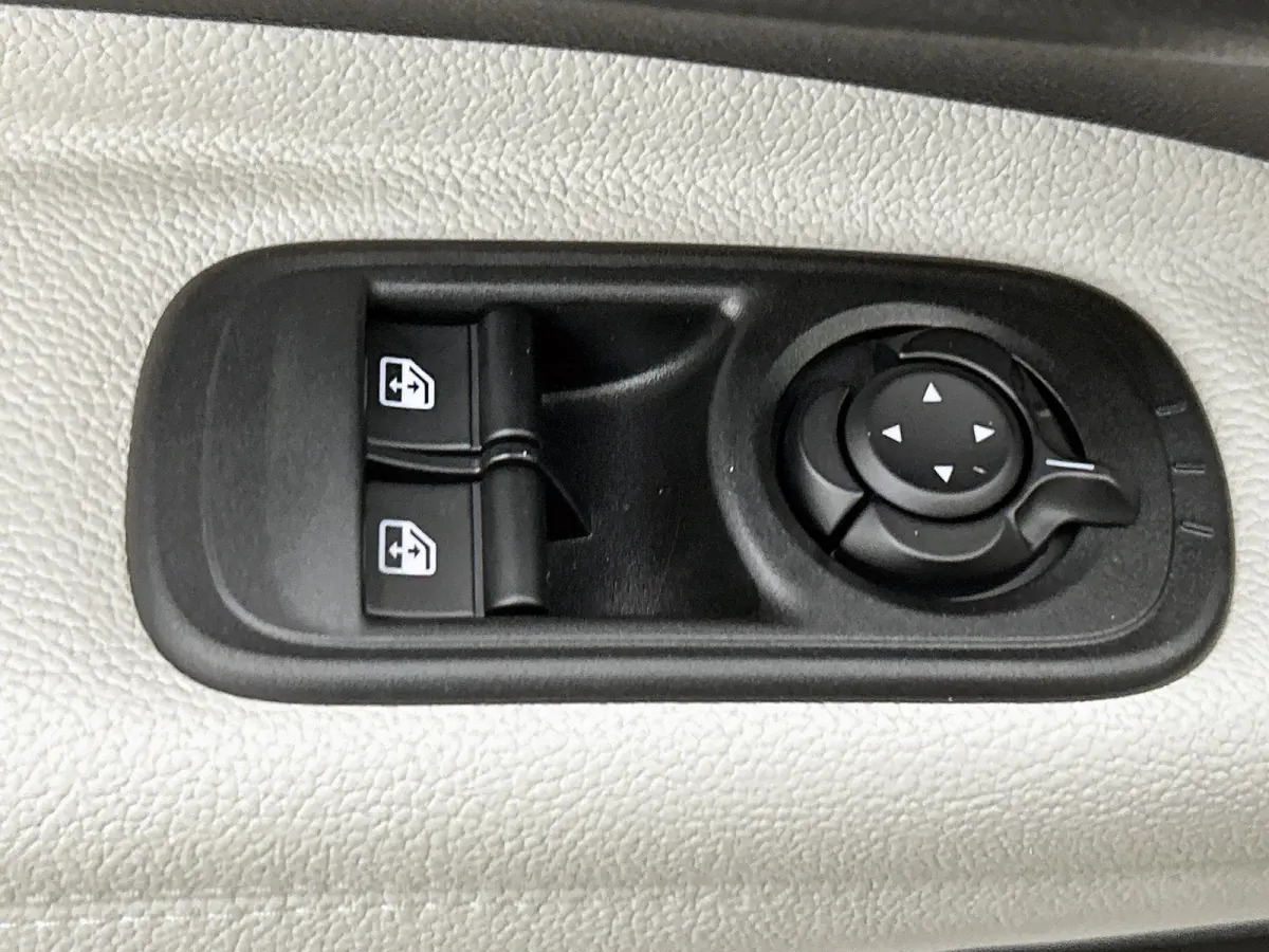 500e 42 kWh La Prima by Bocelli | SOH 96% | APPLE CARPLAY | ANDROID AUTO | STOELVERWARMING | ACHTERUITRIJCAMERA | PARKEERSENSOREN | DODEHOEKSENSOREN | NAVIGATIE | RIJSTROOKHULP | KEYLESS | D