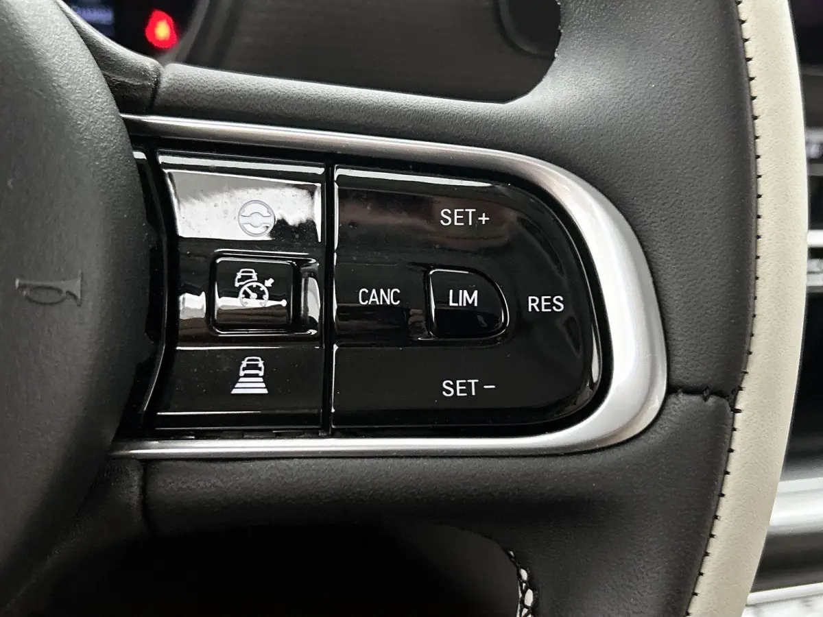 500e 42 kWh La Prima by Bocelli | SOH 96% | APPLE CARPLAY | ANDROID AUTO | STOELVERWARMING | ACHTERUITRIJCAMERA | PARKEERSENSOREN | DODEHOEKSENSOREN | NAVIGATIE | RIJSTROOKHULP | KEYLESS | D