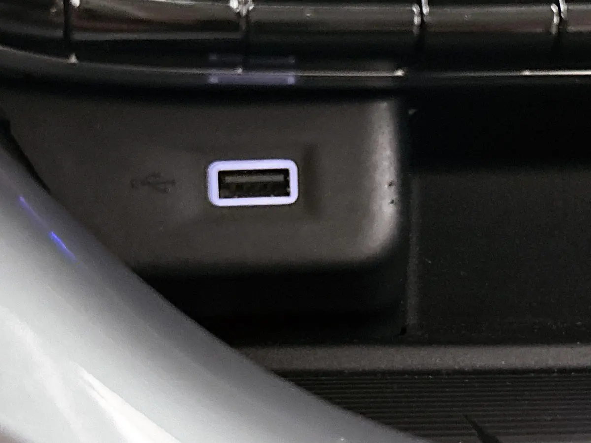 500e 42 kWh La Prima by Bocelli | SOH 96% | APPLE CARPLAY | ANDROID AUTO | STOELVERWARMING | ACHTERUITRIJCAMERA | PARKEERSENSOREN | DODEHOEKSENSOREN | NAVIGATIE | RIJSTROOKHULP | KEYLESS | D