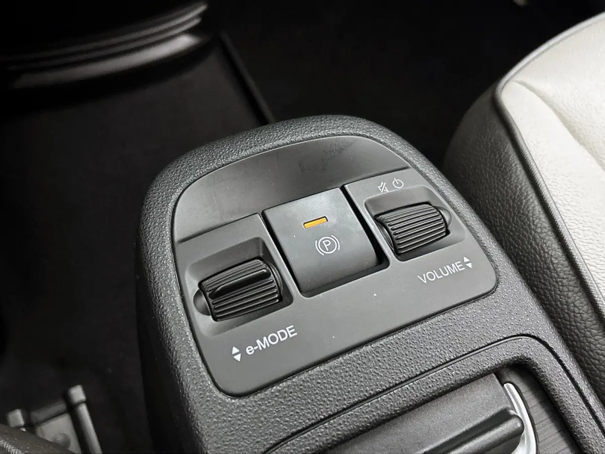 500e 42 kWh La Prima by Bocelli | SOH 96% | APPLE CARPLAY | ANDROID AUTO | STOELVERWARMING | ACHTERUITRIJCAMERA | PARKEERSENSOREN | DODEHOEKSENSOREN | NAVIGATIE | RIJSTROOKHULP | KEYLESS | D