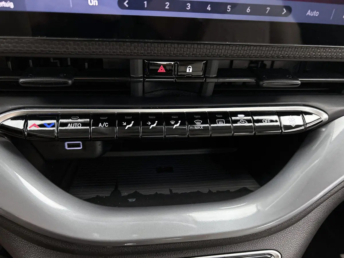 500e 42 kWh La Prima by Bocelli | SOH 96% | APPLE CARPLAY | ANDROID AUTO | STOELVERWARMING | ACHTERUITRIJCAMERA | PARKEERSENSOREN | DODEHOEKSENSOREN | NAVIGATIE | RIJSTROOKHULP | KEYLESS | D