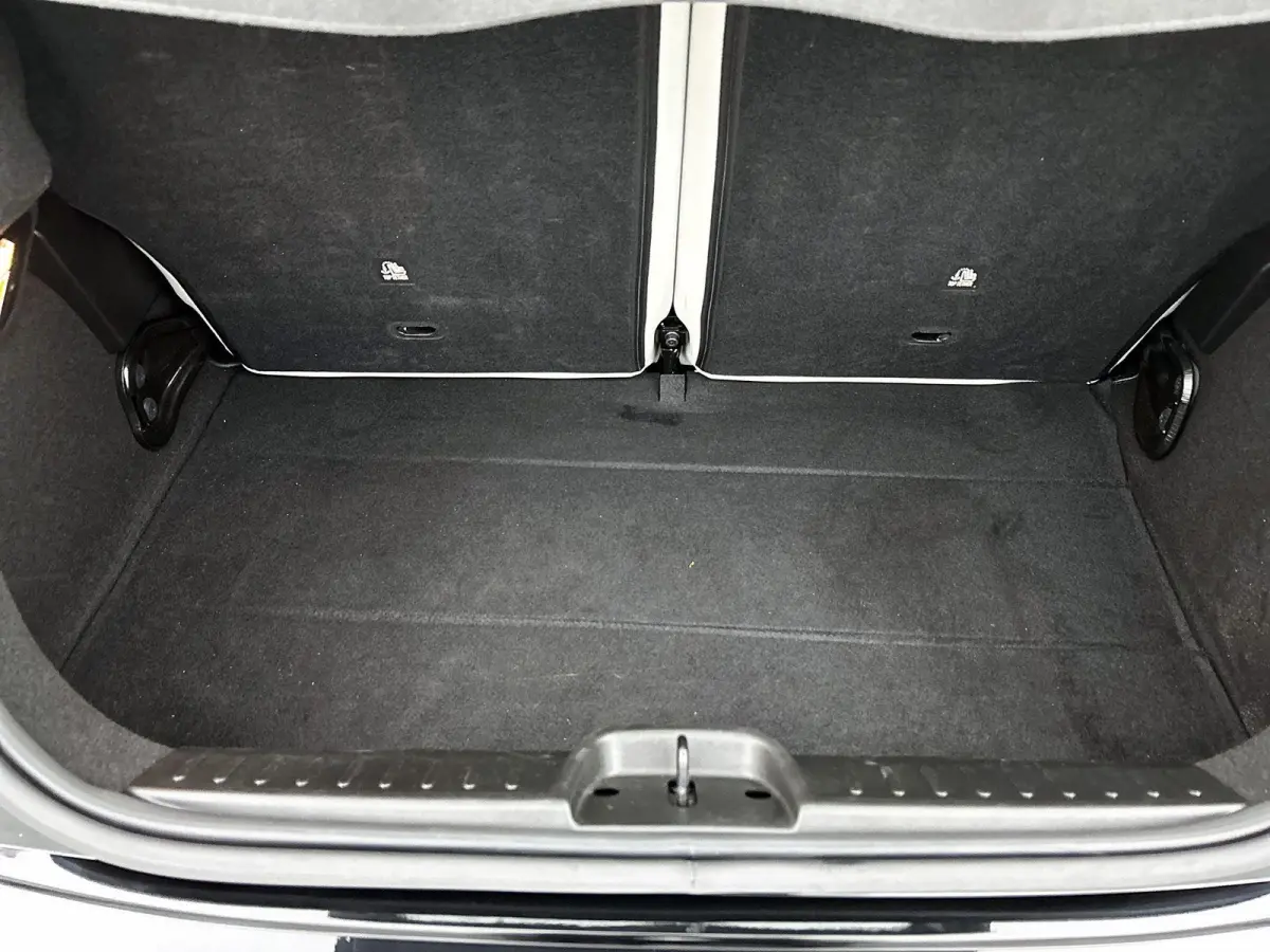 500e 42 kWh La Prima by Bocelli | SOH 96% | APPLE CARPLAY | ANDROID AUTO | STOELVERWARMING | ACHTERUITRIJCAMERA | PARKEERSENSOREN | DODEHOEKSENSOREN | NAVIGATIE | RIJSTROOKHULP | KEYLESS | D