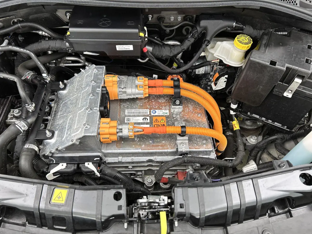 500e 42 kWh La Prima by Bocelli | SOH 96% | APPLE CARPLAY | ANDROID AUTO | STOELVERWARMING | ACHTERUITRIJCAMERA | PARKEERSENSOREN | DODEHOEKSENSOREN | NAVIGATIE | RIJSTROOKHULP | KEYLESS | D
