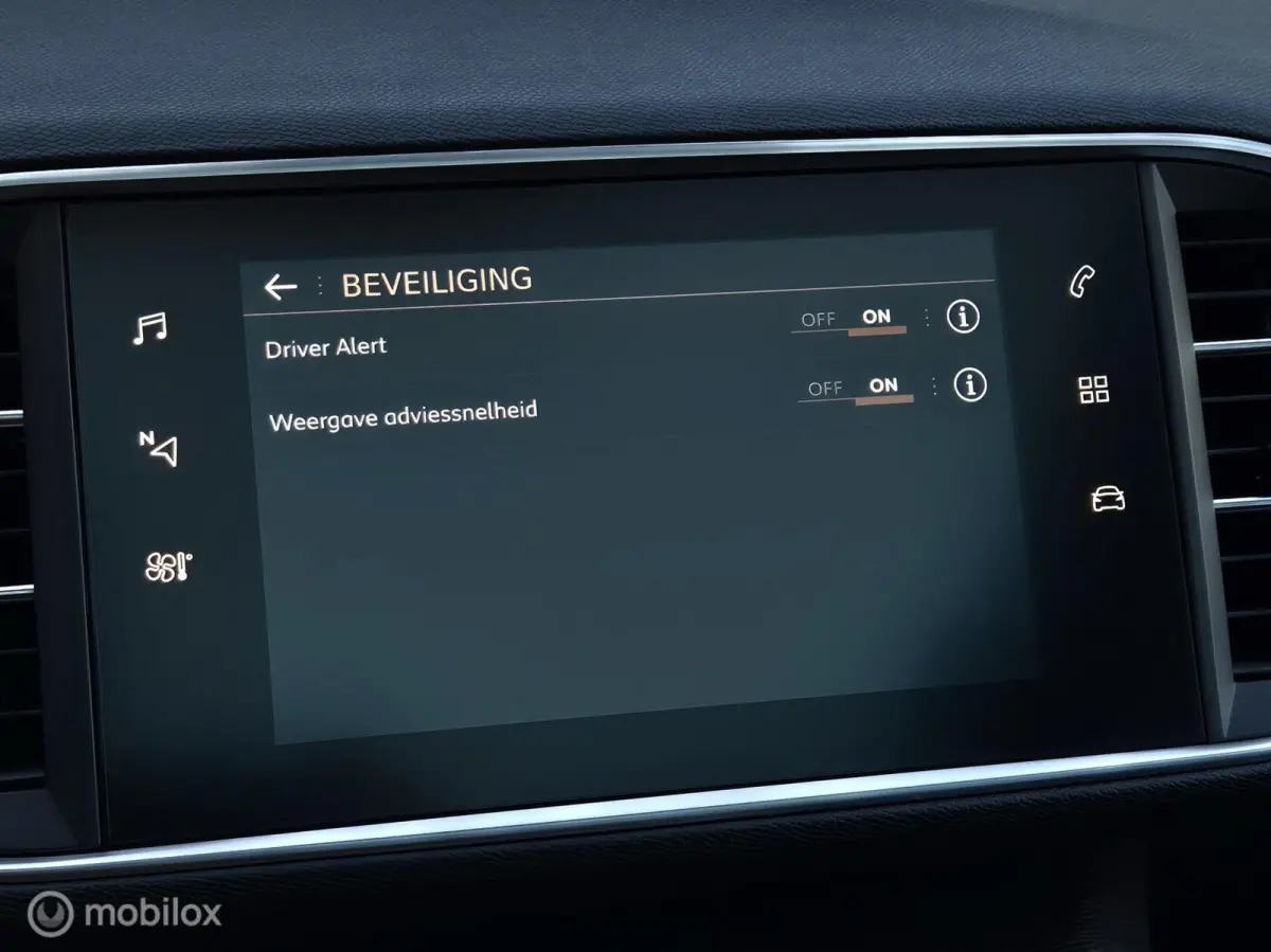 1.2 PURETECH EXECUTIVE/PANO/LED/TREKHAAK/CARPLAY/CRUISE/LANE ASSIST