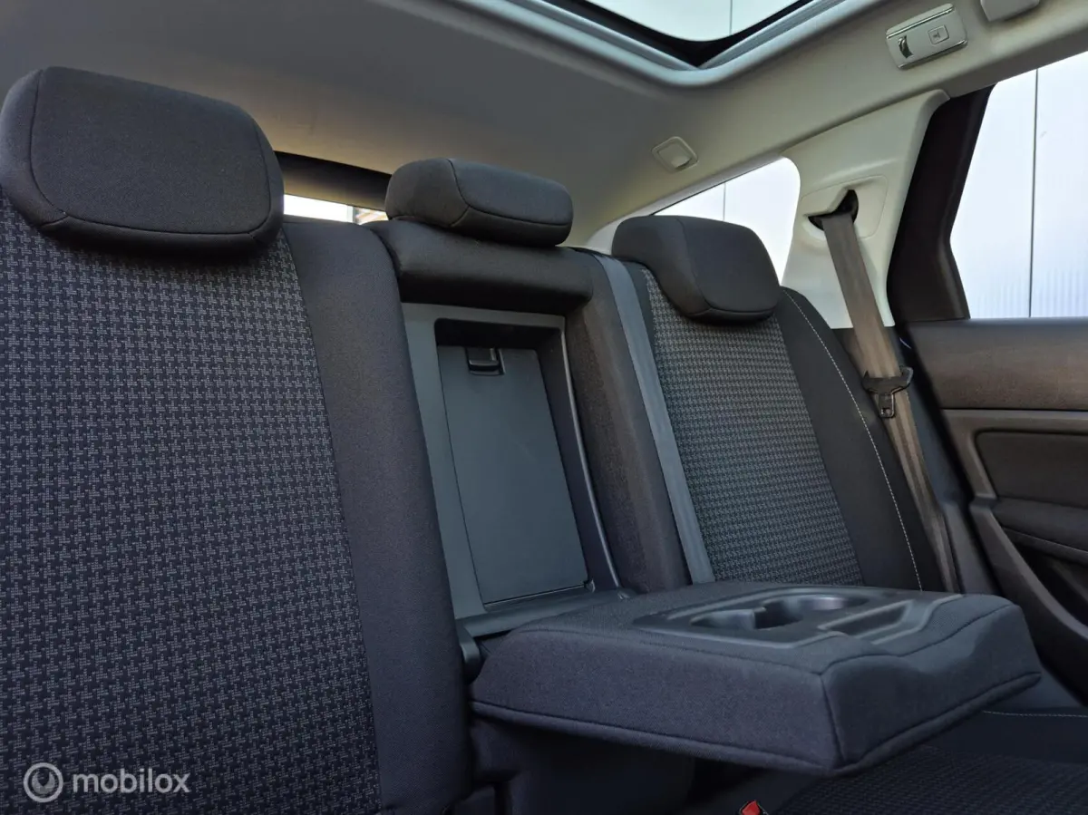 1.2 PURETECH EXECUTIVE/PANO/LED/TREKHAAK/CARPLAY/CRUISE/LANE ASSIST