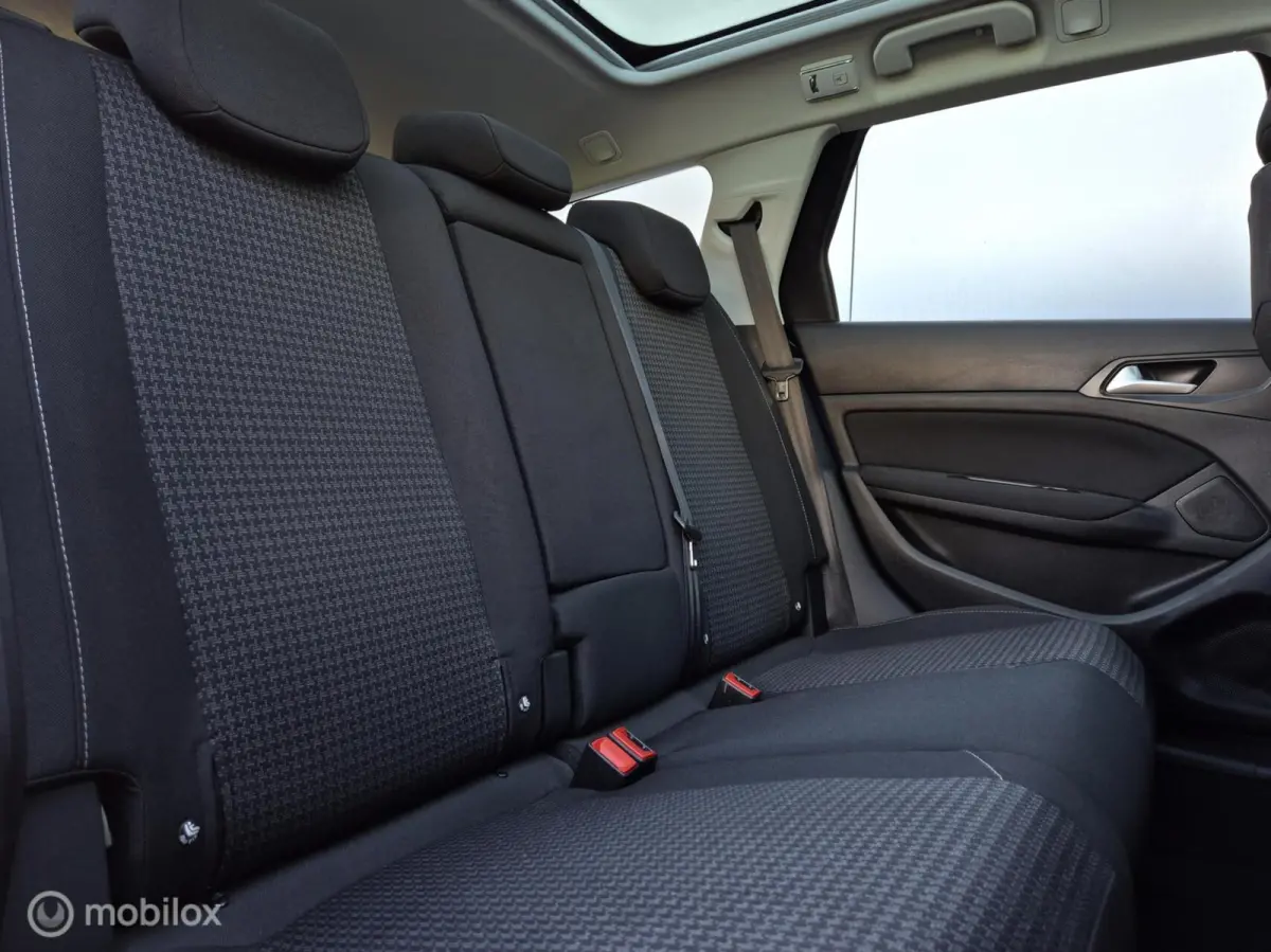 1.2 PURETECH EXECUTIVE/PANO/LED/TREKHAAK/CARPLAY/CRUISE/LANE ASSIST