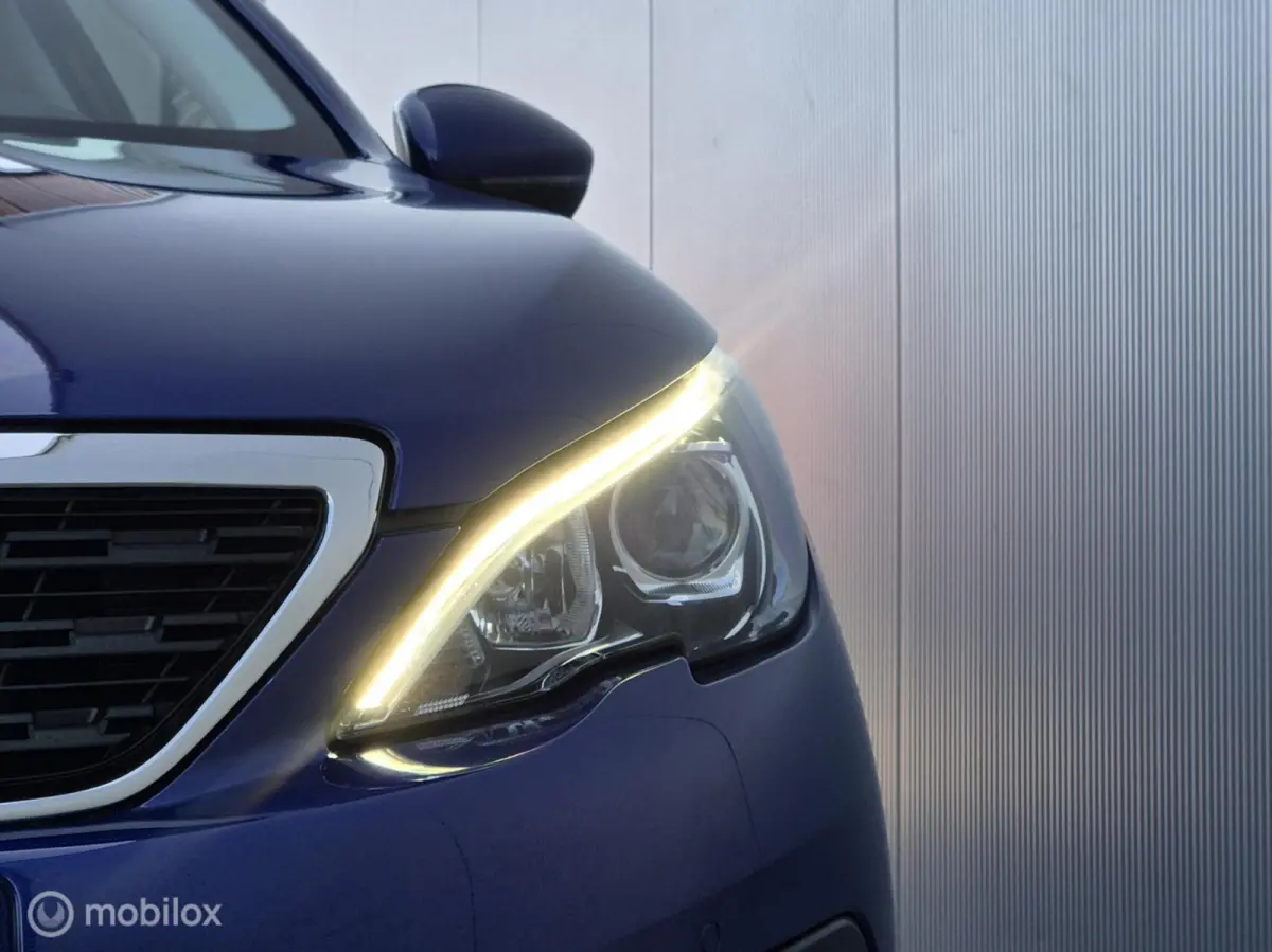 1.2 PURETECH EXECUTIVE/PANO/LED/TREKHAAK/CARPLAY/CRUISE/LANE ASSIST