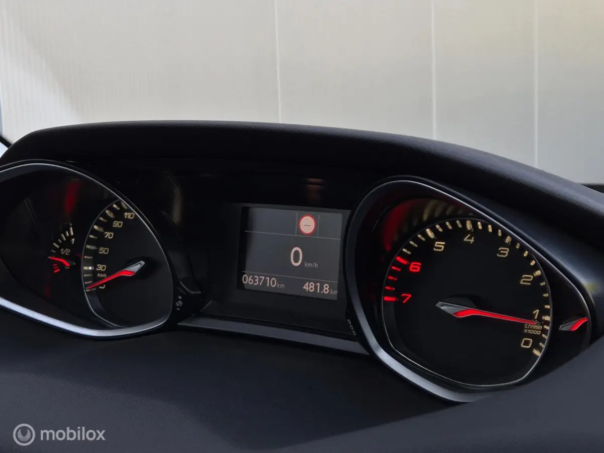 1.2 PURETECH EXECUTIVE/PANO/LED/TREKHAAK/CARPLAY/CRUISE/LANE ASSIST