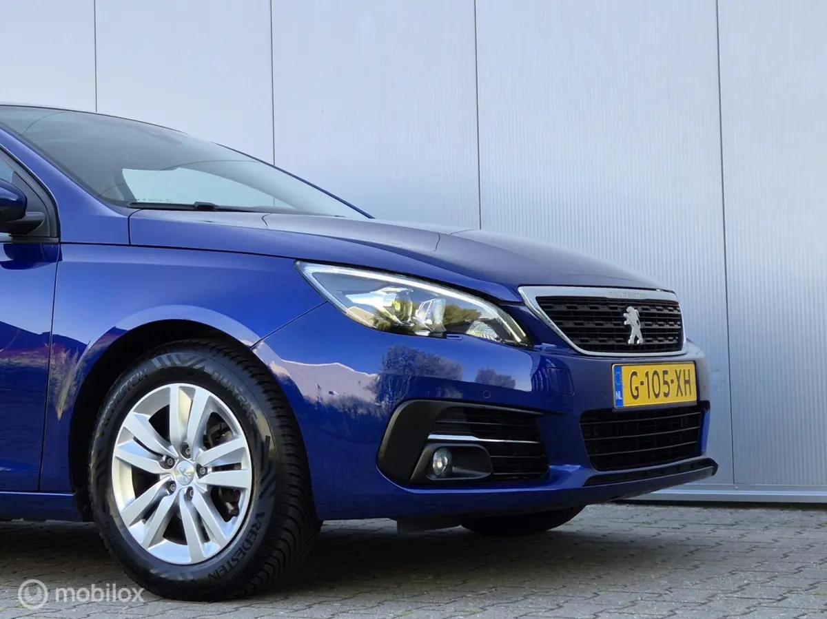 1.2 PURETECH EXECUTIVE/PANO/LED/TREKHAAK/CARPLAY/CRUISE/LANE ASSIST