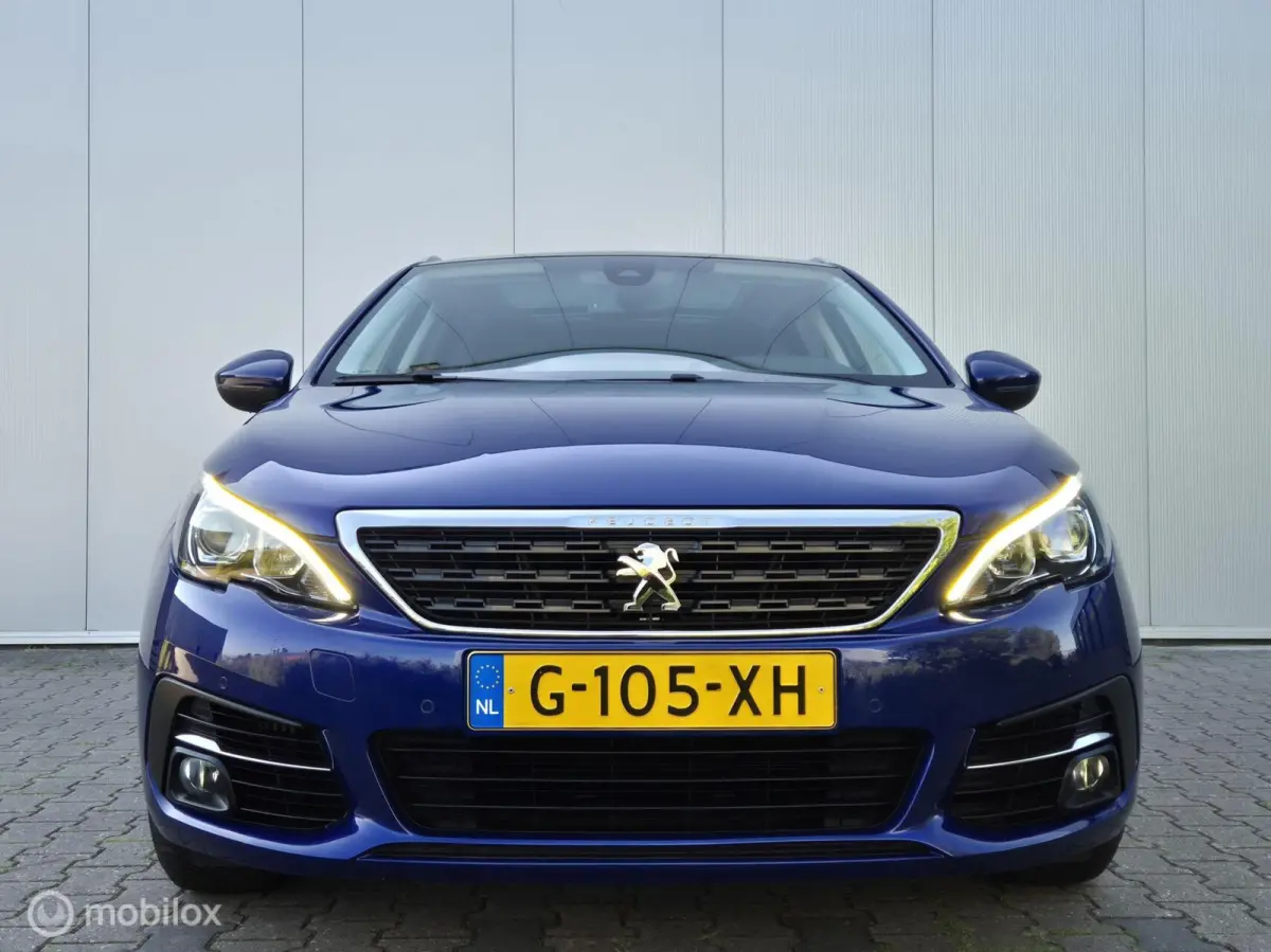 1.2 PURETECH EXECUTIVE/PANO/LED/TREKHAAK/CARPLAY/CRUISE/LANE ASSIST