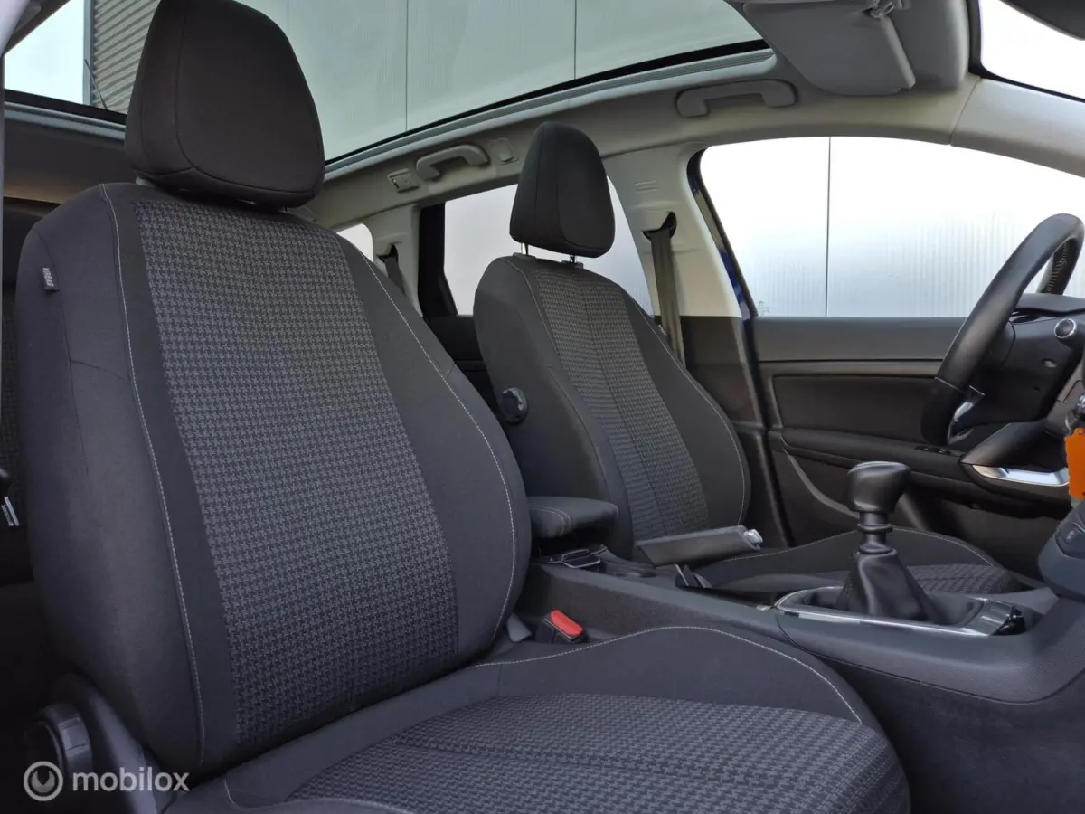 1.2 PURETECH EXECUTIVE/PANO/LED/TREKHAAK/CARPLAY/CRUISE/LANE ASSIST