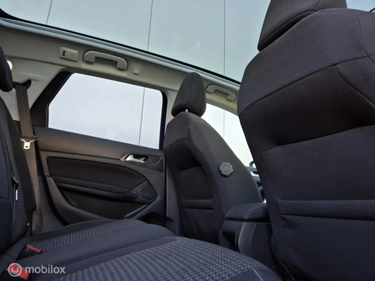 1.2 PURETECH EXECUTIVE/PANO/LED/TREKHAAK/CARPLAY/CRUISE/LANE ASSIST