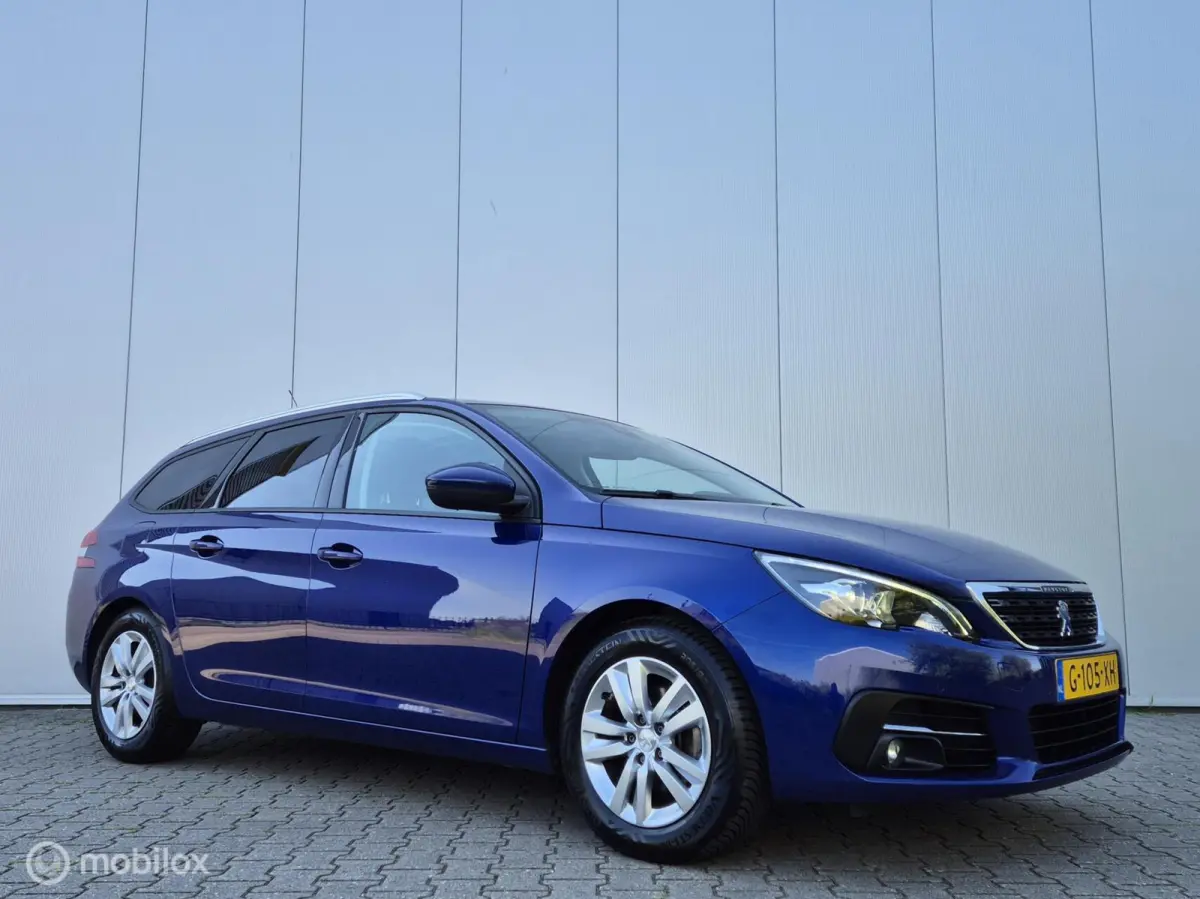 1.2 PURETECH EXECUTIVE/PANO/LED/TREKHAAK/CARPLAY/CRUISE/LANE ASSIST