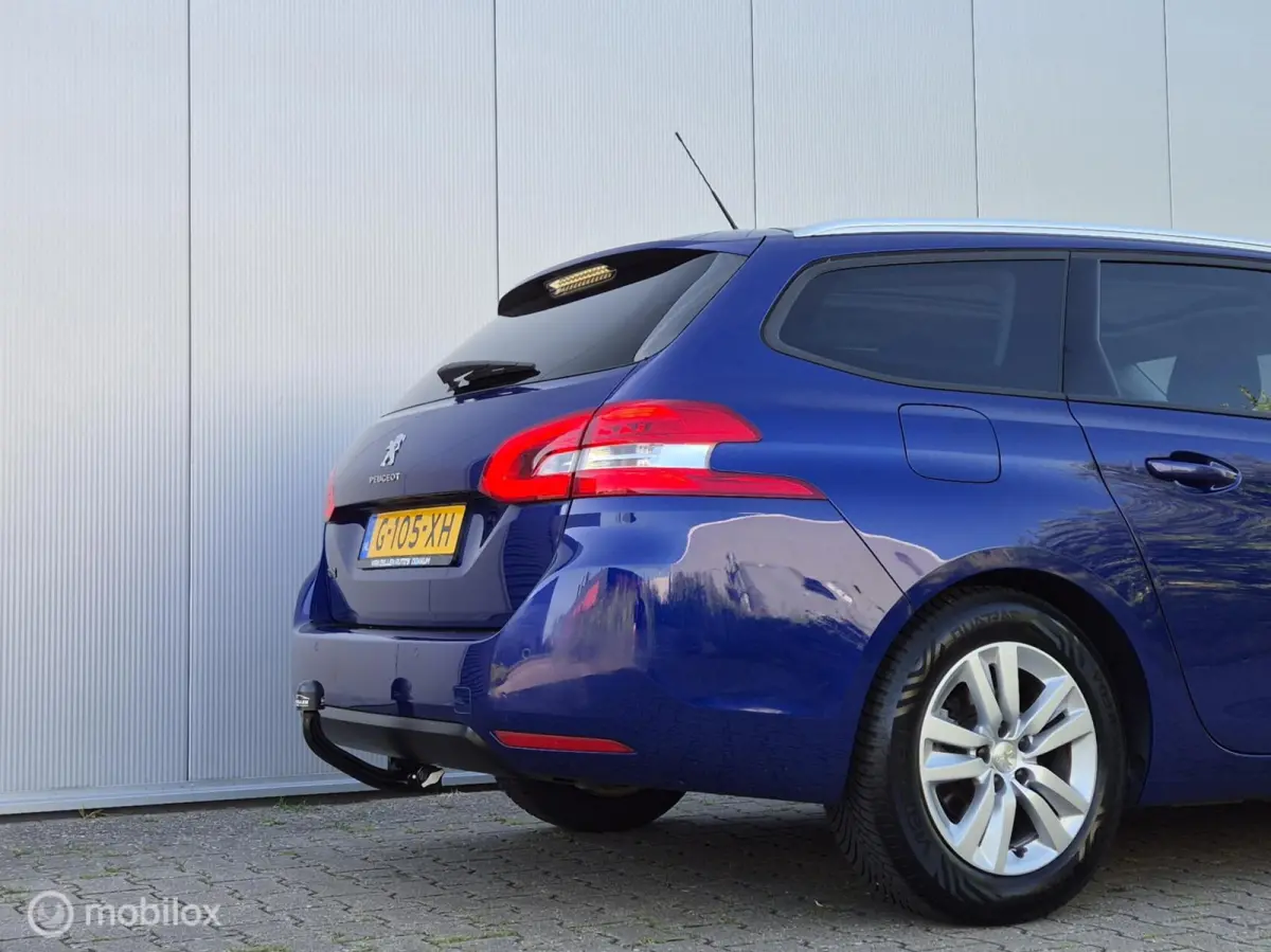 1.2 PURETECH EXECUTIVE/PANO/LED/TREKHAAK/CARPLAY/CRUISE/LANE ASSIST