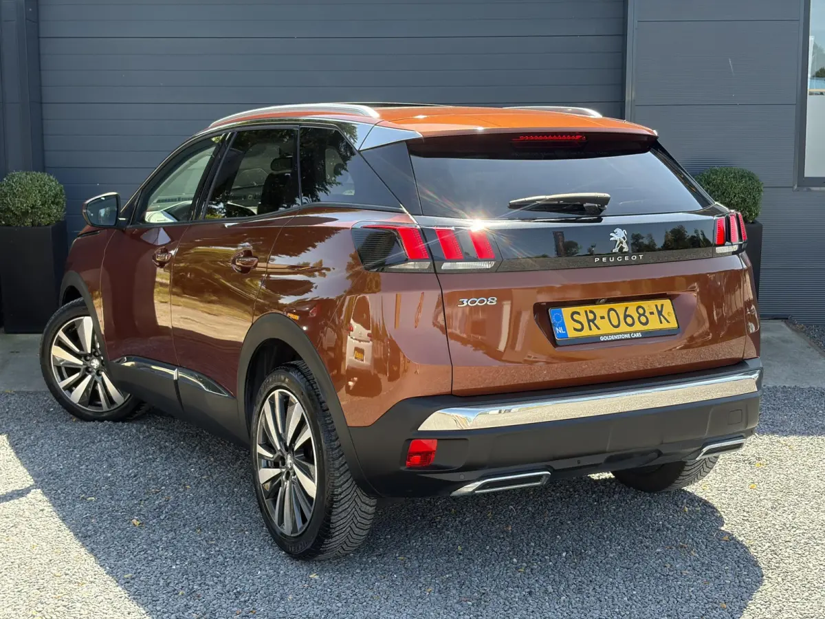1.2 PureTech Allure Distributieriem vv in 2025 l Pano l 360° Camera l Carplay l Dealer Onderhouden l Navi l Halfleder l Pdc l Keyless l 131pk l 6 Bak l Apk tot 12-2026