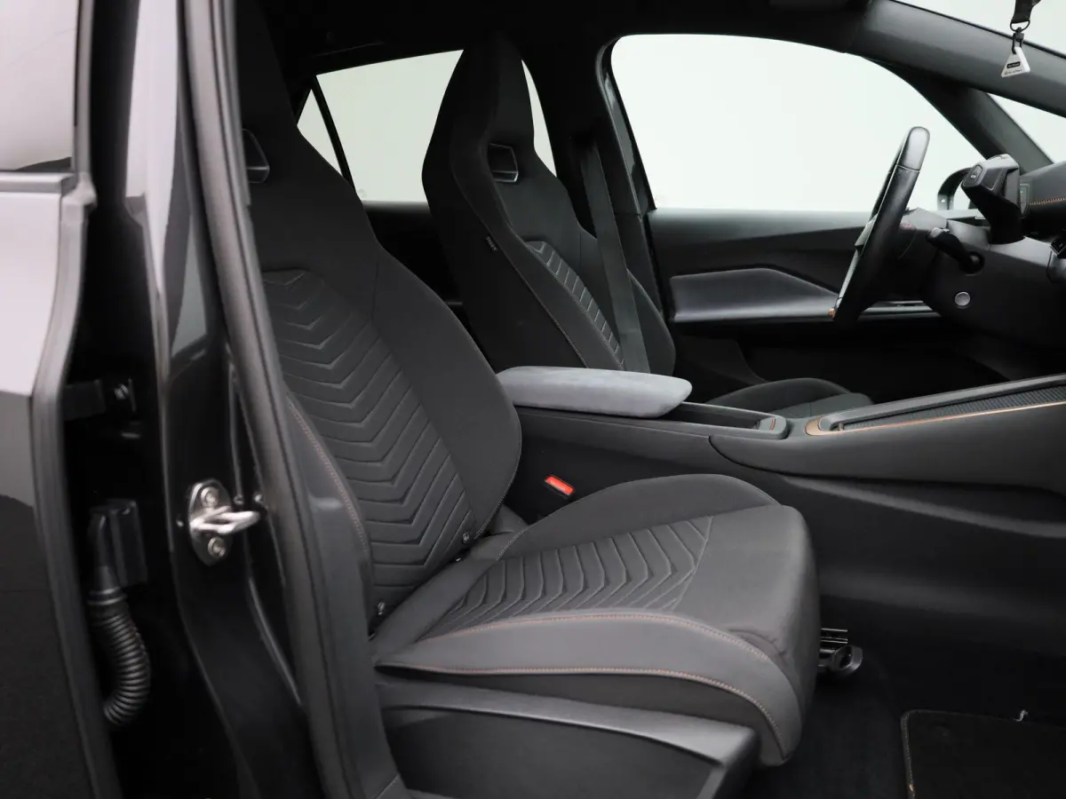 Business 62 kWh AUTOMAAT | CAMERA | ADAPTIEVE CRUISE | STOEL & STUURVERWARMING | NAVIGATIE | APPLE CARPLAY | CLIMA | 12 MAANDEN BOVAG GARANTIE |