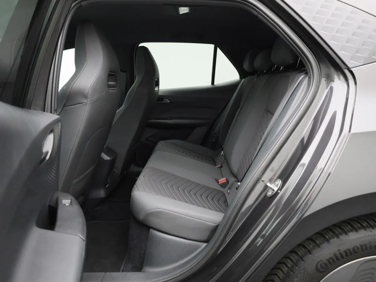 Business 62 kWh AUTOMAAT | CAMERA | ADAPTIEVE CRUISE | STOEL & STUURVERWARMING | NAVIGATIE | APPLE CARPLAY | CLIMA | 12 MAANDEN BOVAG GARANTIE |