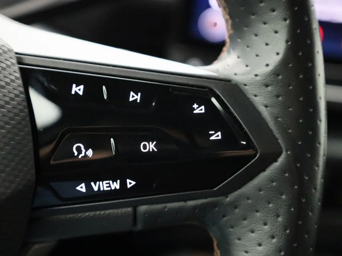 Business 62 kWh AUTOMAAT | CAMERA | ADAPTIEVE CRUISE | STOEL & STUURVERWARMING | NAVIGATIE | APPLE CARPLAY | CLIMA | 12 MAANDEN BOVAG GARANTIE |