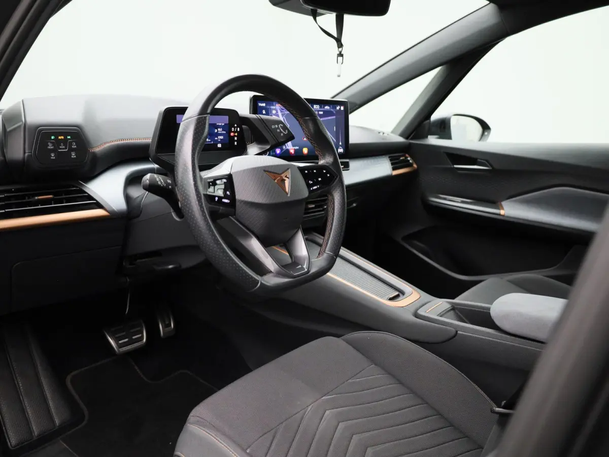 Business 62 kWh AUTOMAAT | CAMERA | ADAPTIEVE CRUISE | STOEL & STUURVERWARMING | NAVIGATIE | APPLE CARPLAY | CLIMA | 12 MAANDEN BOVAG GARANTIE |