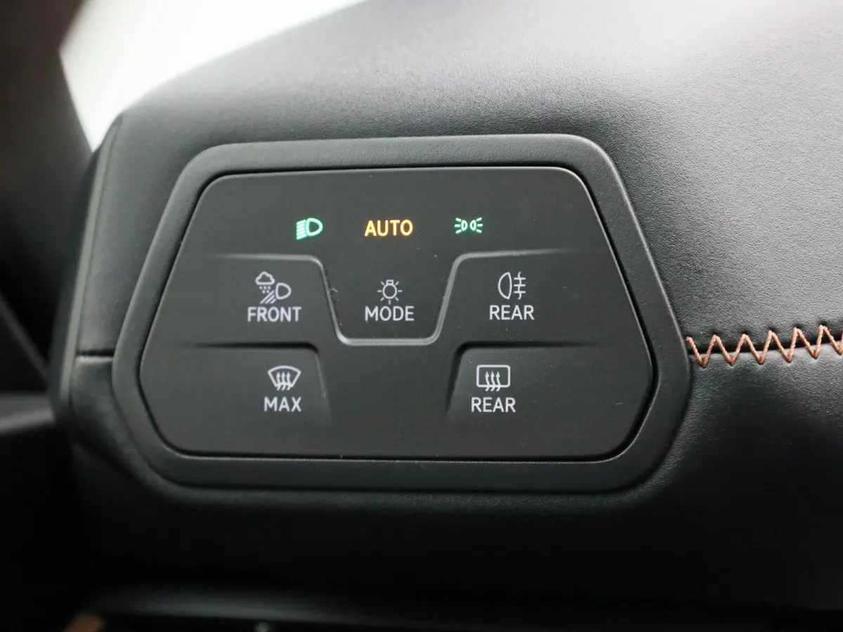 Business 62 kWh AUTOMAAT | CAMERA | ADAPTIEVE CRUISE | STOEL & STUURVERWARMING | NAVIGATIE | APPLE CARPLAY | CLIMA | 12 MAANDEN BOVAG GARANTIE |
