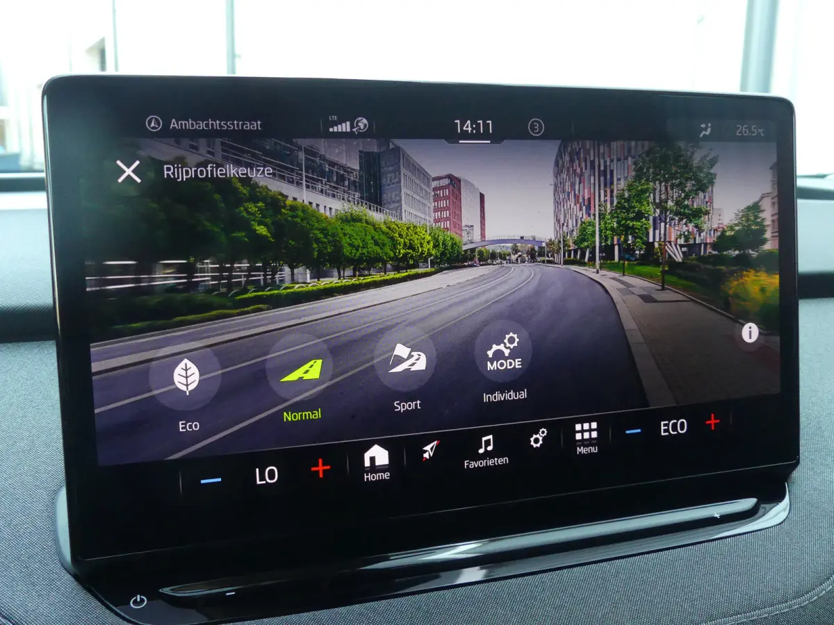 60 | SOH 91% | ADAPTIVE CRUISE | DODEHOEKDETECTIE | CAMERA | PARKEERSENSOREN V+A | STUURVERWARMING | APPLE CARPLAY / ANDROID AUTO | NAVI | LMV 20" |