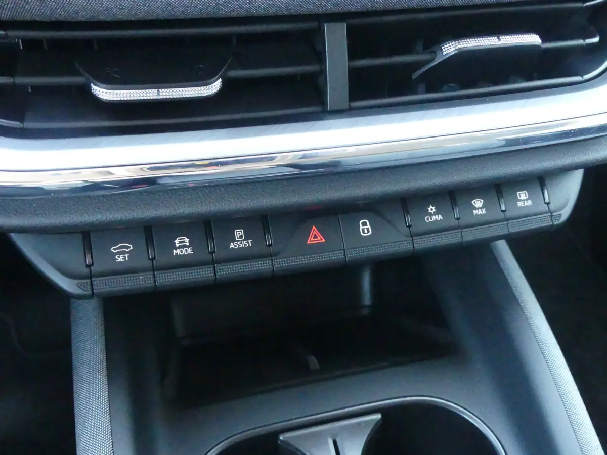 60 | SOH 91% | ADAPTIVE CRUISE | DODEHOEKDETECTIE | CAMERA | PARKEERSENSOREN V+A | STUURVERWARMING | APPLE CARPLAY / ANDROID AUTO | NAVI | LMV 20" |