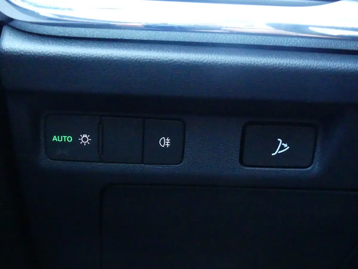 60 | SOH 91% | ADAPTIVE CRUISE | DODEHOEKDETECTIE | CAMERA | PARKEERSENSOREN V+A | STUURVERWARMING | APPLE CARPLAY / ANDROID AUTO | NAVI | LMV 20" |