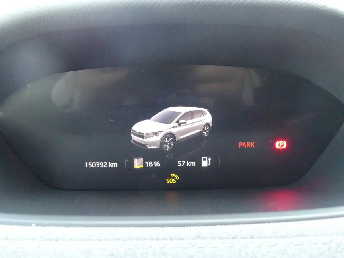 60 | SOH 91% | ADAPTIVE CRUISE | DODEHOEKDETECTIE | CAMERA | PARKEERSENSOREN V+A | STUURVERWARMING | APPLE CARPLAY / ANDROID AUTO | NAVI | LMV 20" |