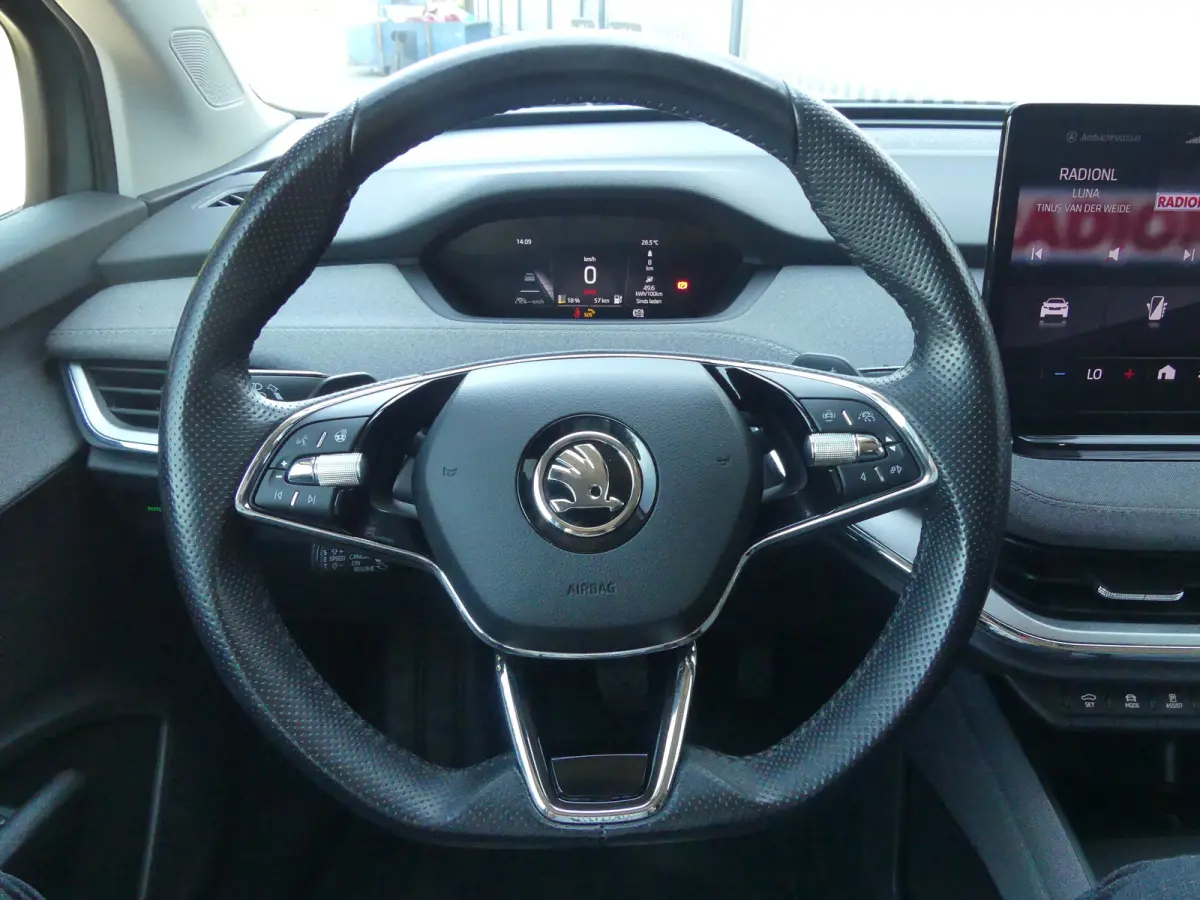 60 | SOH 91% | ADAPTIVE CRUISE | DODEHOEKDETECTIE | CAMERA | PARKEERSENSOREN V+A | STUURVERWARMING | APPLE CARPLAY / ANDROID AUTO | NAVI | LMV 20" |