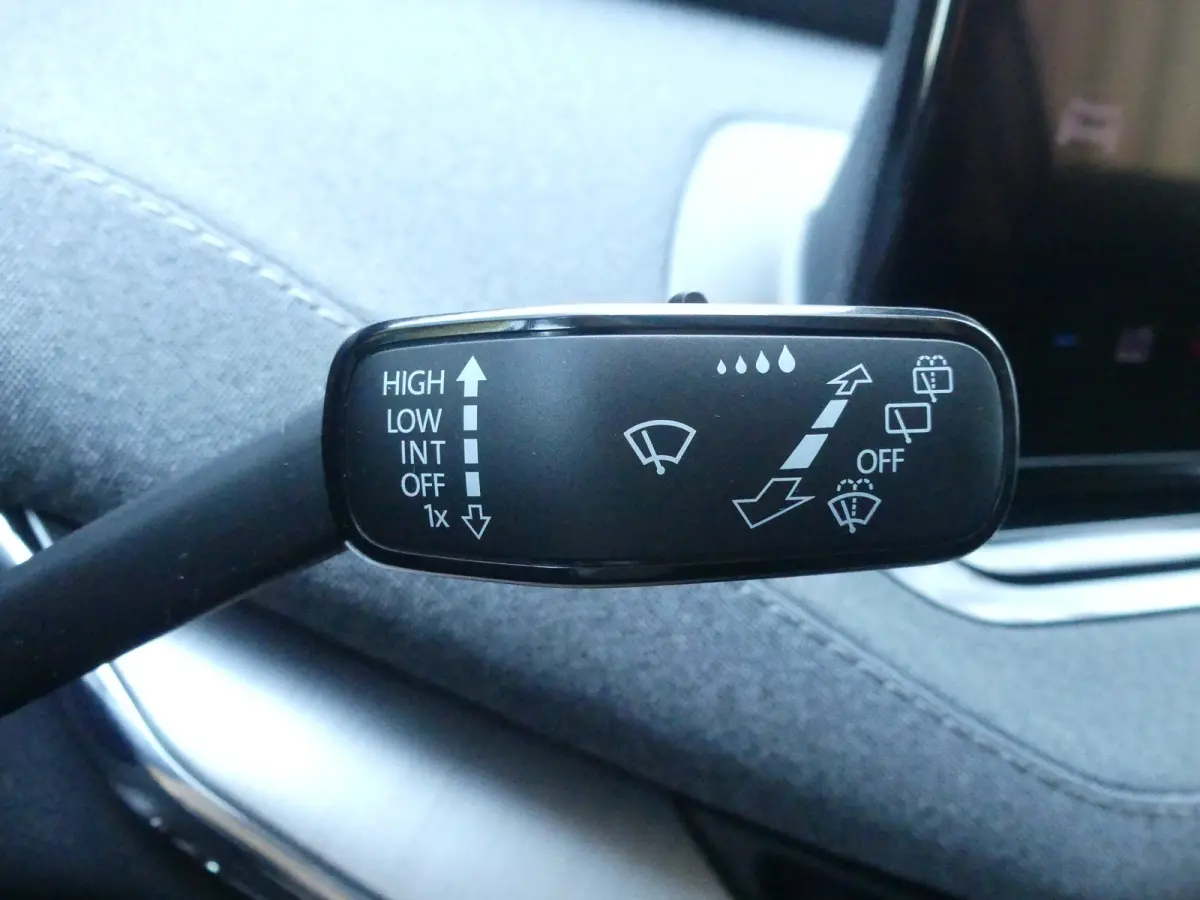 60 | SOH 91% | ADAPTIVE CRUISE | DODEHOEKDETECTIE | CAMERA | PARKEERSENSOREN V+A | STUURVERWARMING | APPLE CARPLAY / ANDROID AUTO | NAVI | LMV 20" |