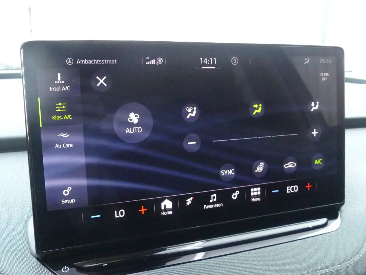 60 | SOH 91% | ADAPTIVE CRUISE | DODEHOEKDETECTIE | CAMERA | PARKEERSENSOREN V+A | STUURVERWARMING | APPLE CARPLAY / ANDROID AUTO | NAVI | LMV 20" |
