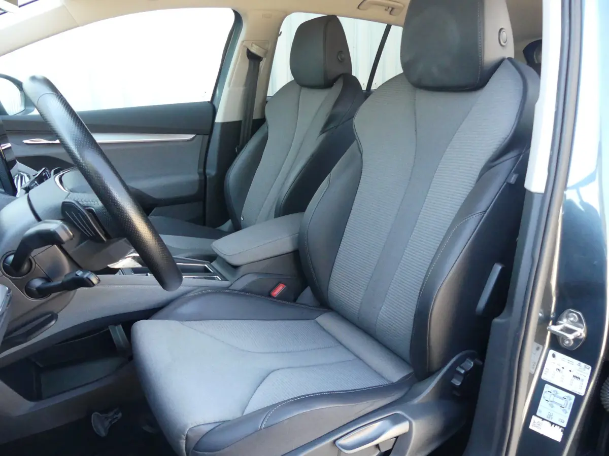 60 | SOH 91% | ADAPTIVE CRUISE | DODEHOEKDETECTIE | CAMERA | PARKEERSENSOREN V+A | STUURVERWARMING | APPLE CARPLAY / ANDROID AUTO | NAVI | LMV 20" |