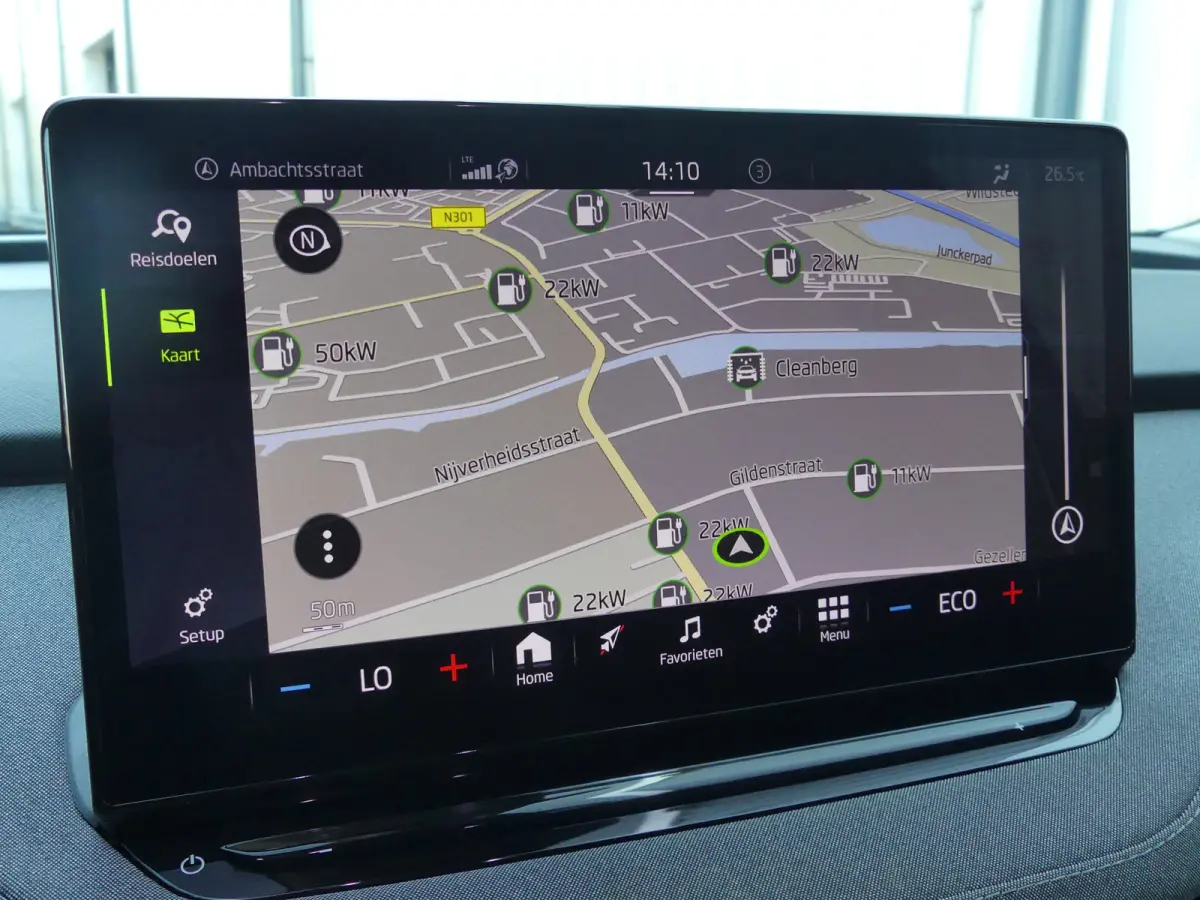 60 | SOH 91% | ADAPTIVE CRUISE | DODEHOEKDETECTIE | CAMERA | PARKEERSENSOREN V+A | STUURVERWARMING | APPLE CARPLAY / ANDROID AUTO | NAVI | LMV 20" |