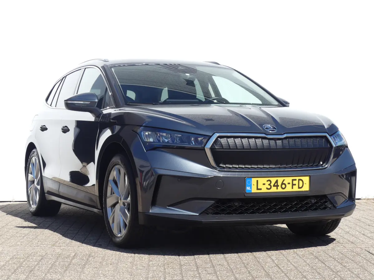 60 | SOH 91% | ADAPTIVE CRUISE | DODEHOEKDETECTIE | CAMERA | PARKEERSENSOREN V+A | STUURVERWARMING | APPLE CARPLAY / ANDROID AUTO | NAVI | LMV 20" |