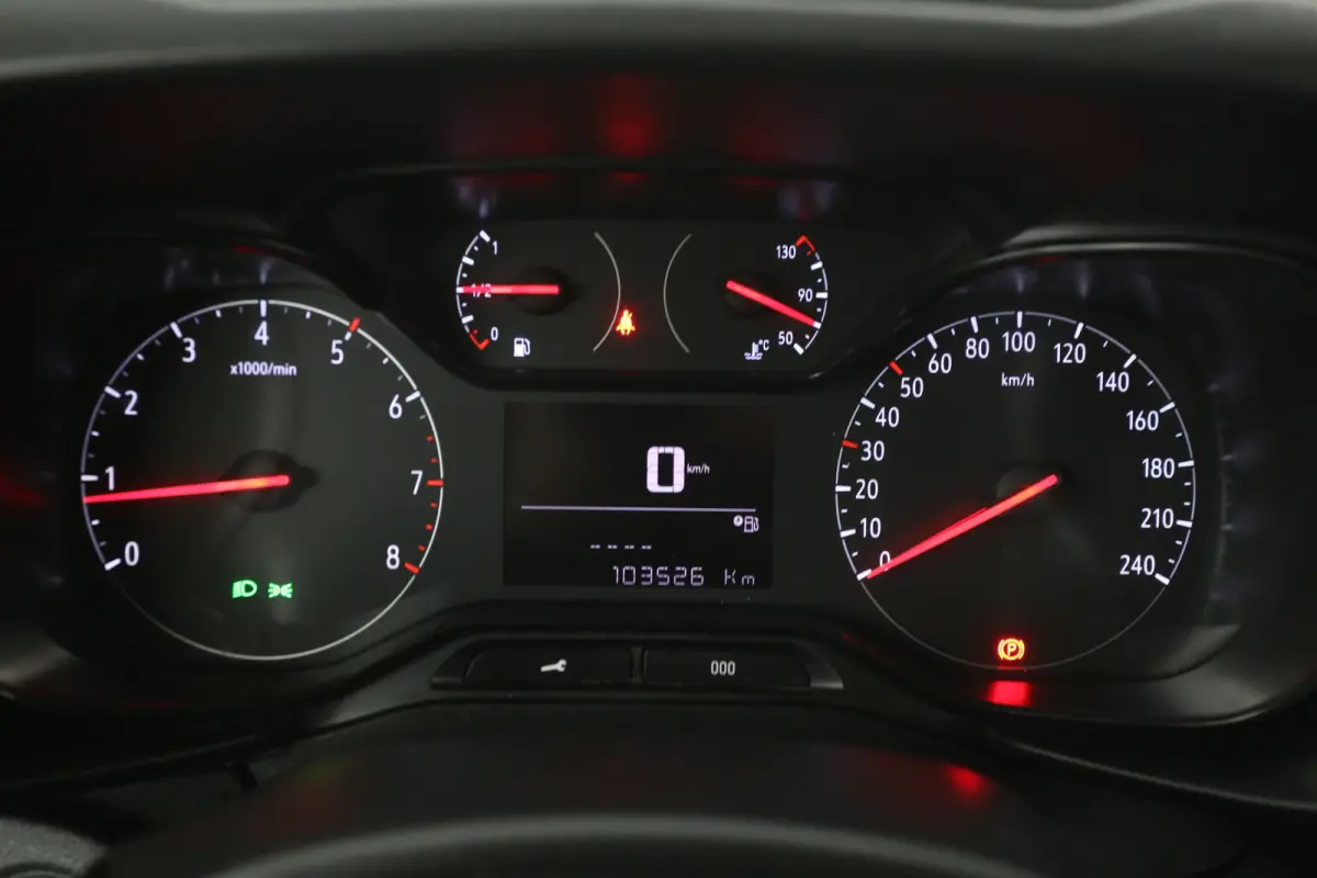 1.5D 102pk | Marge | 3 Zits | Airco | Cruise | Camera | Carplay | Trekhaak | Parkeersens.